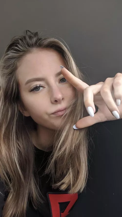 [domme]Make an ⬆️ if your baby dick 🦐 is less than 7 inches I would love to laugh 😂😂 at it and don’t forget to dm me with your size now