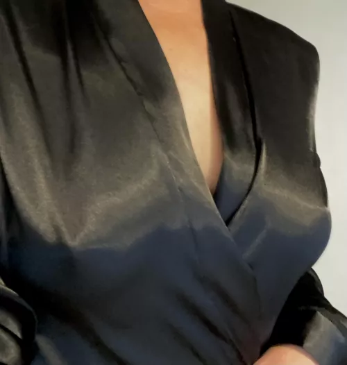 Drinking coffee in my silky robe - a perfect start to the weekend. 😘