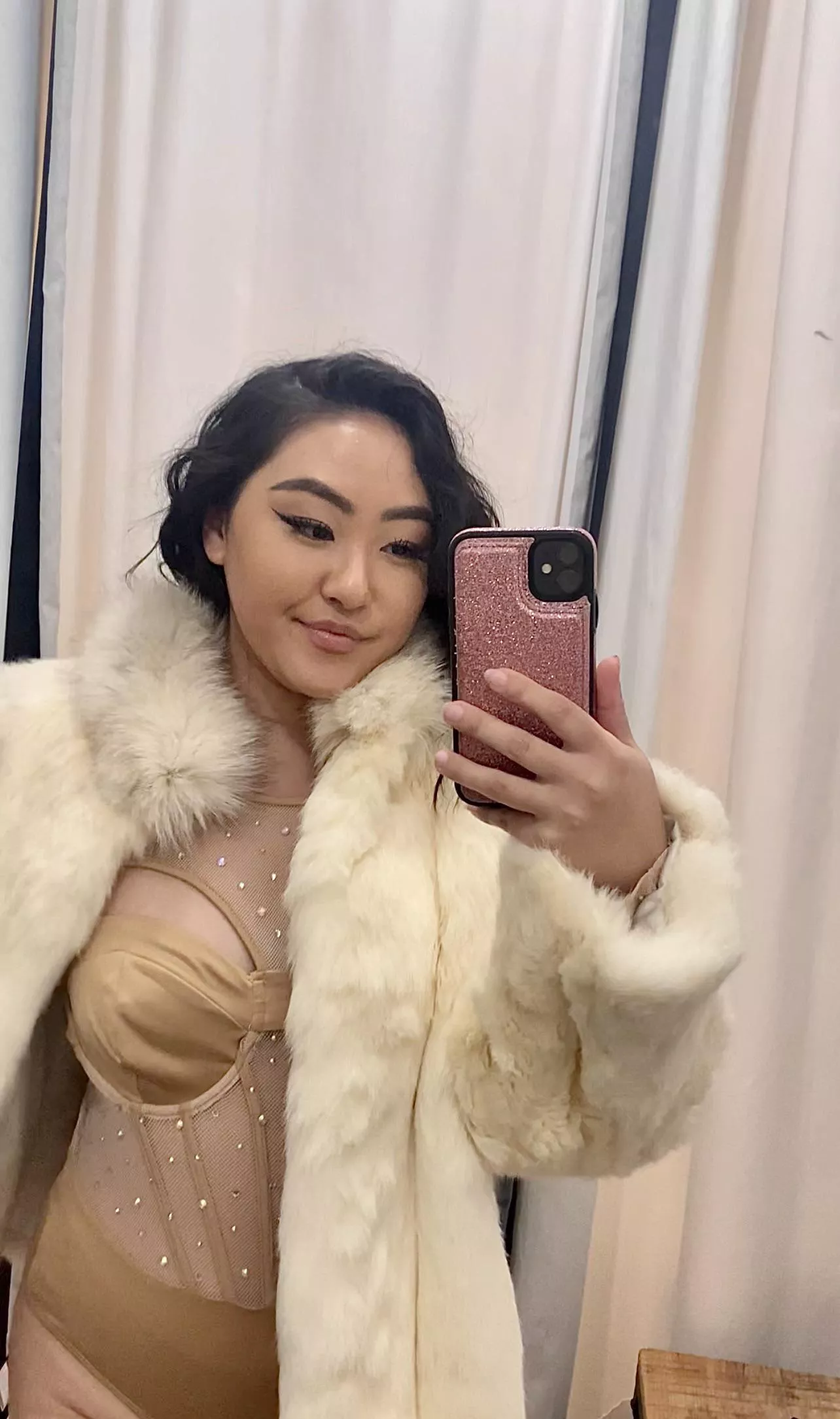 (F27) Newly single and ready to mingle, would u approach me?