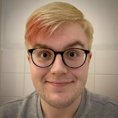 💖 First pic of me on Reddit! Going through an M.S. diagnosis and decided to treat myself to a new hairstyle 💖