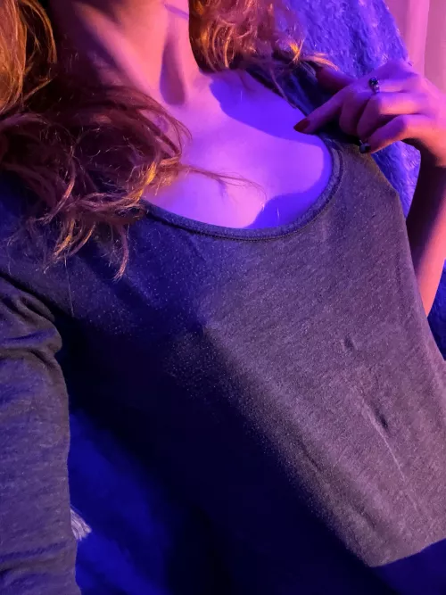 Girls without bras are the sexiest for me. Girls like me