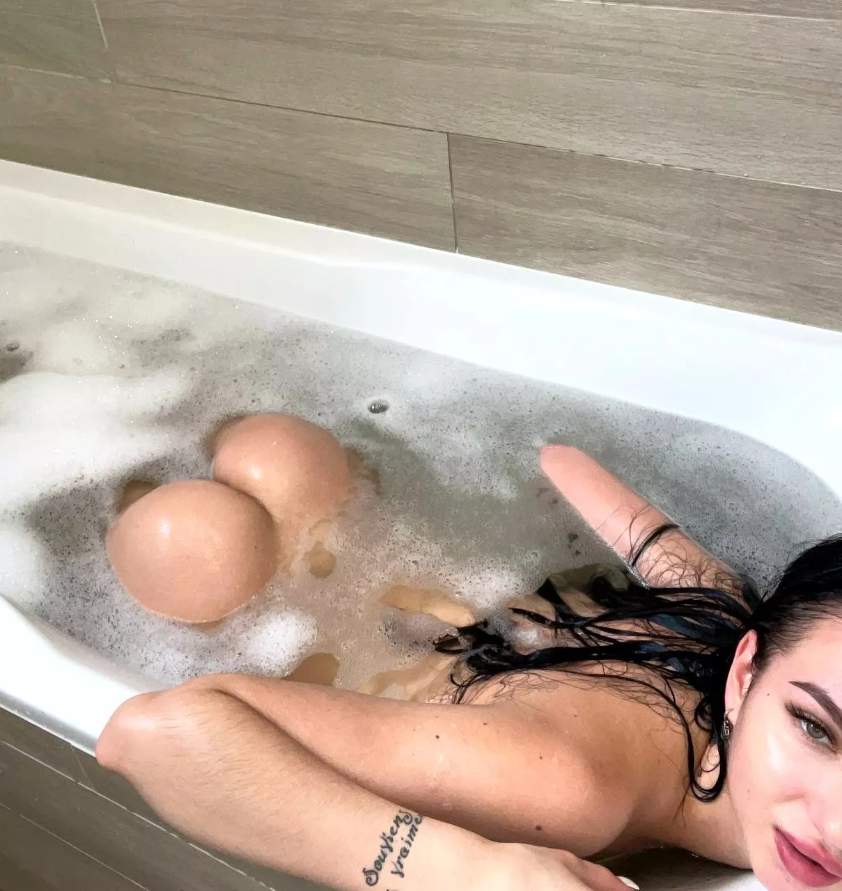 I like to tease you with my big ass