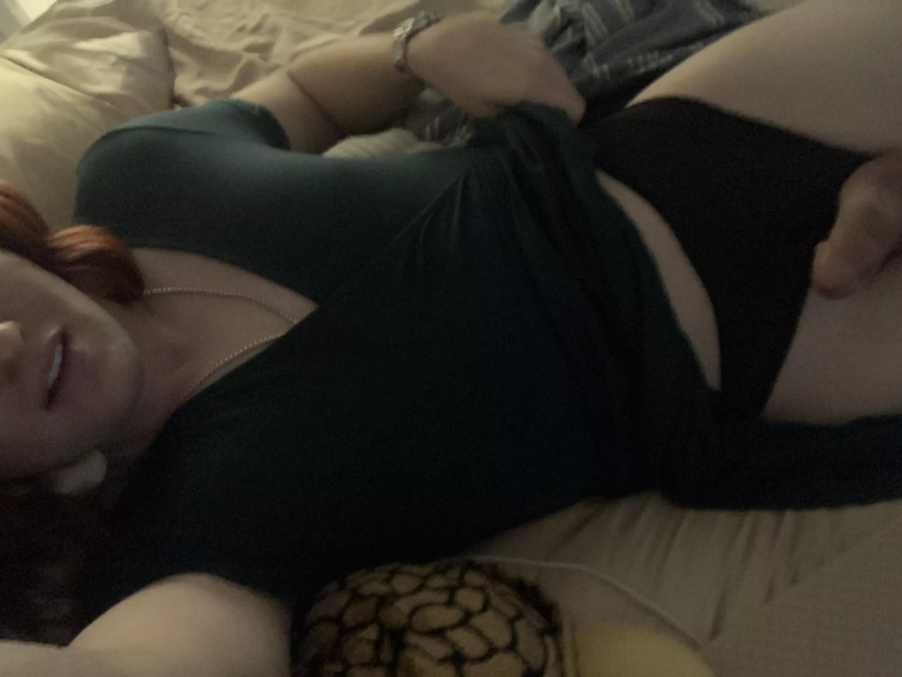 I need a good boy here sucking