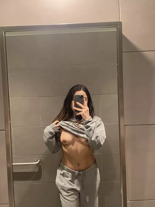 I never have to wear a bra 😈🙊