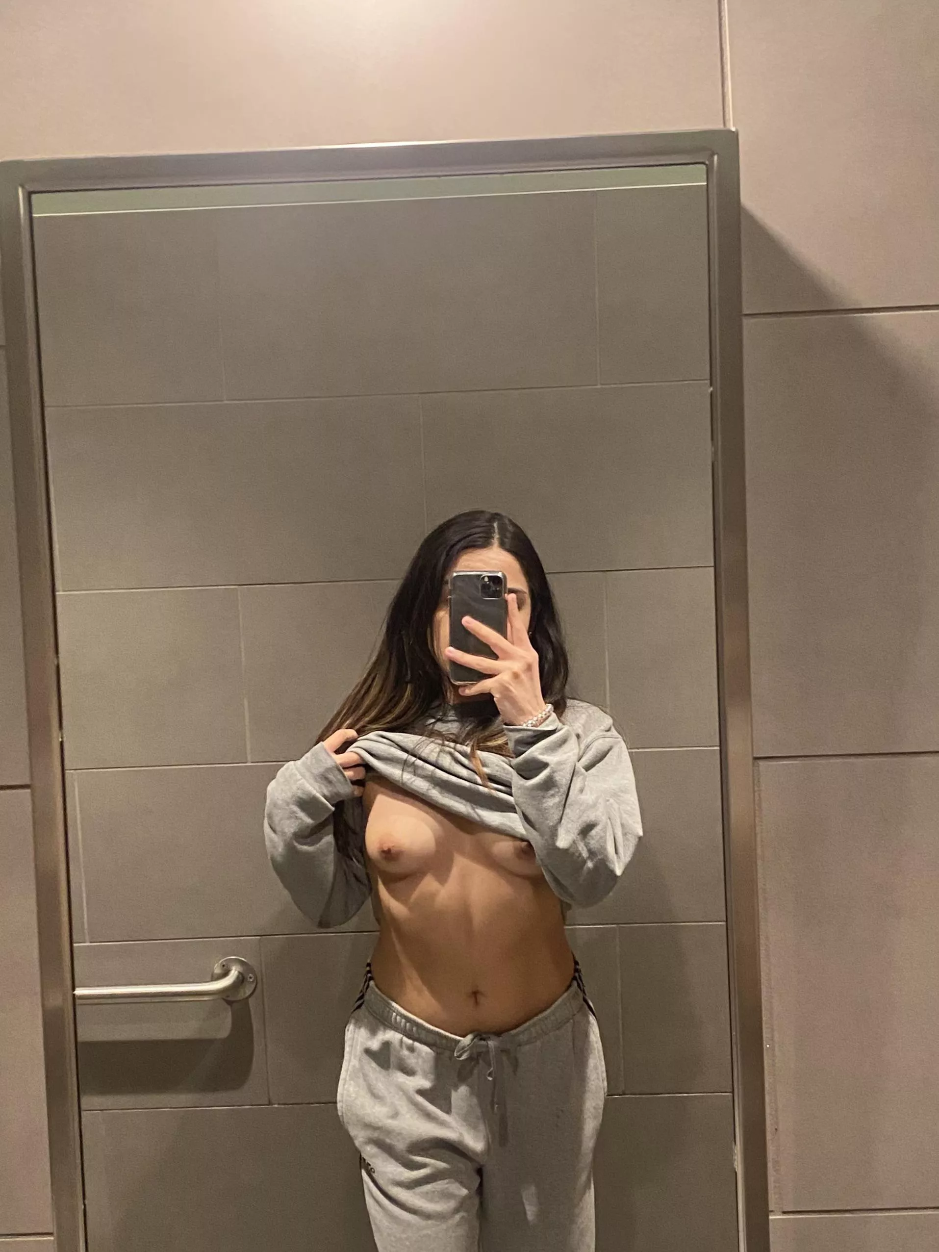 I never have to wear a bra 😈🙊