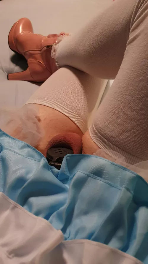 i prefer small cages and high heels 😋