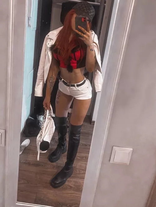 I'm a hopless romantic with a dirty mind.