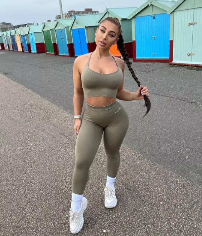 Jade looking mighty fine.