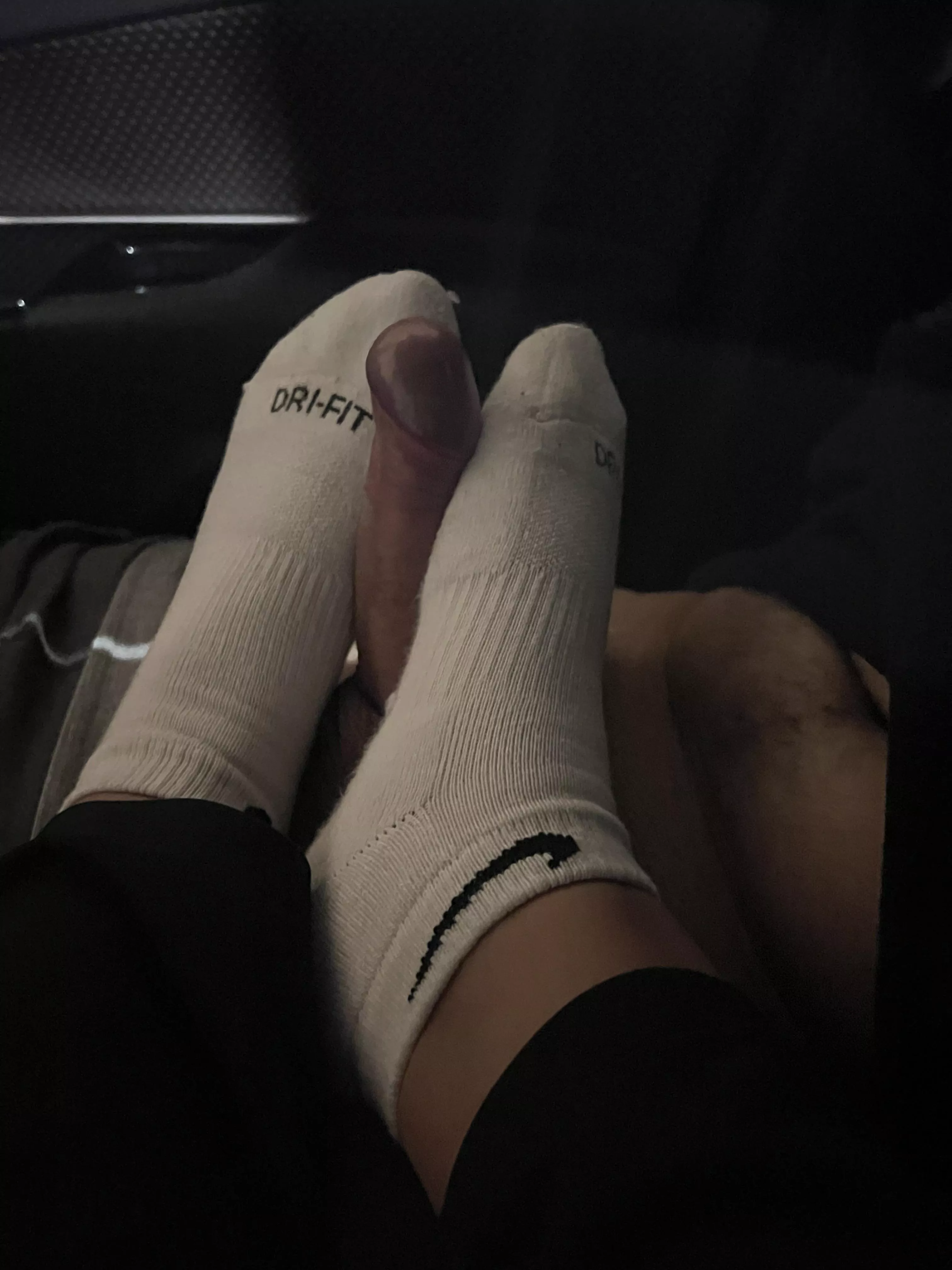 Late night dick rub after work with my sweaty socks 🤭