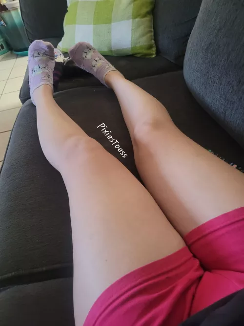 Leg Day yesterday killed meeee, take of my socks for massage