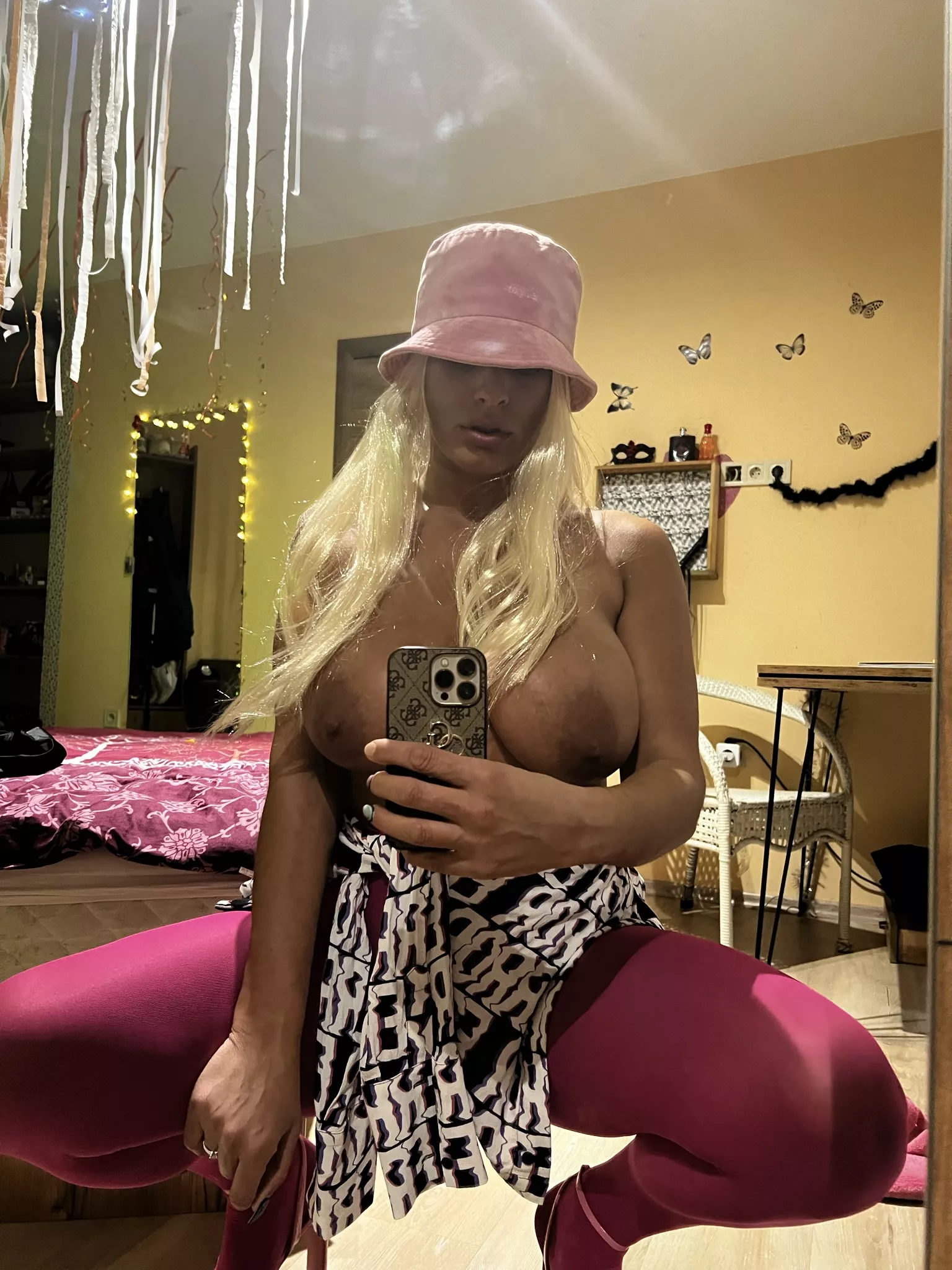 Morning titties to start your day. Come to squeeze! 😋