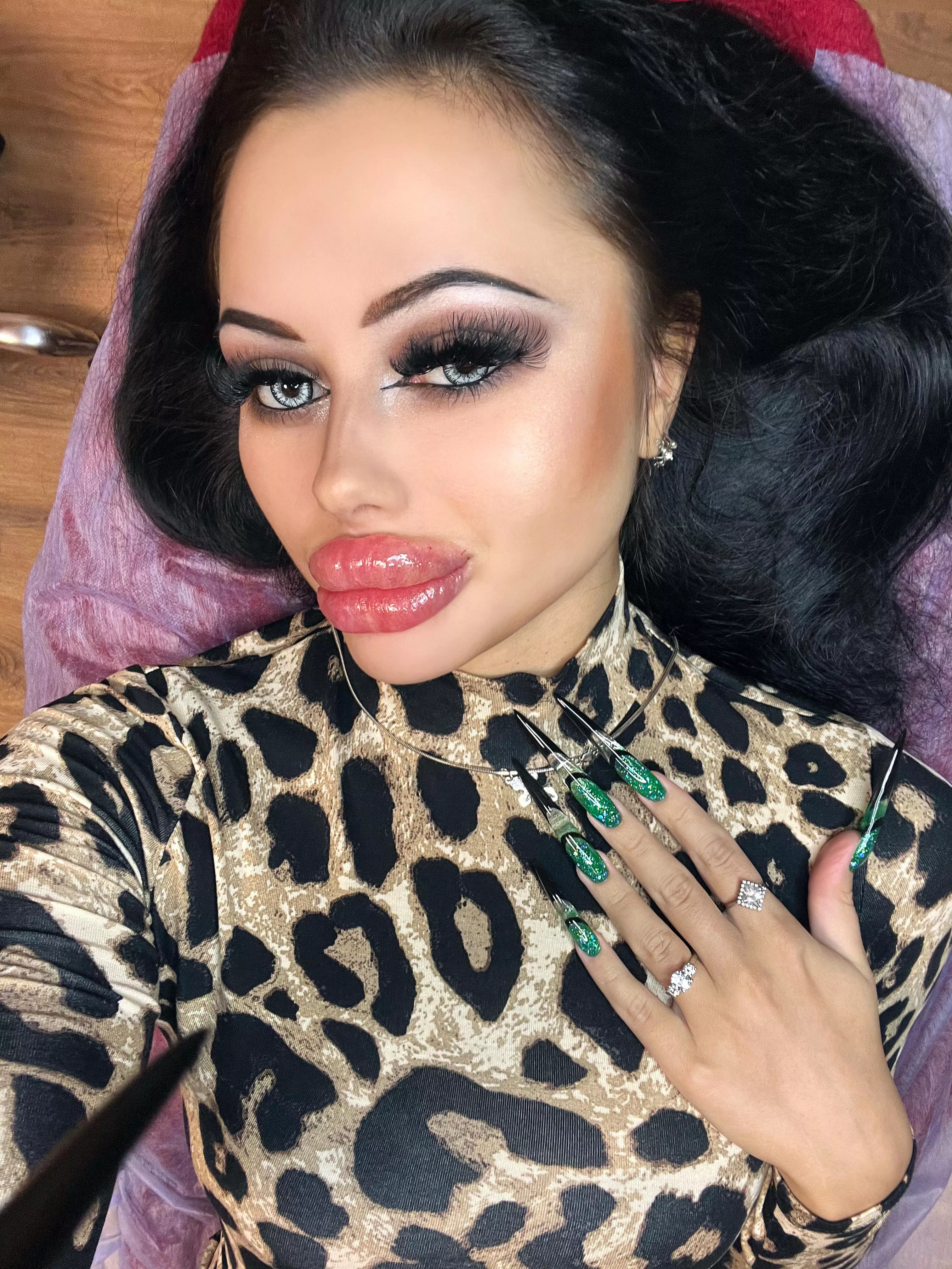 My extra long claws and big lips