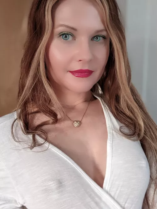 perfect combo: White shirt and no bra