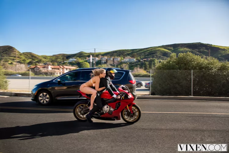 Porn fantasies/scenerios you like Mia to be in