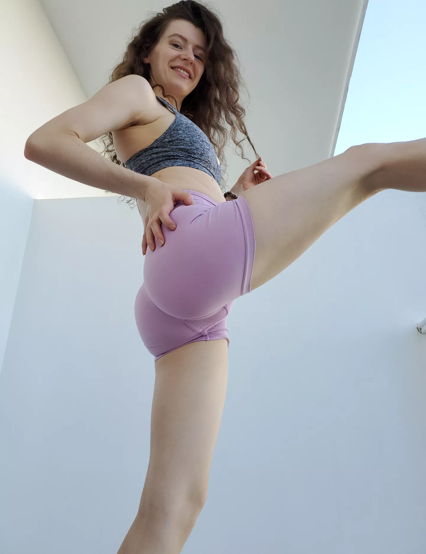 Pose + shorts accentuate the booty 🤤