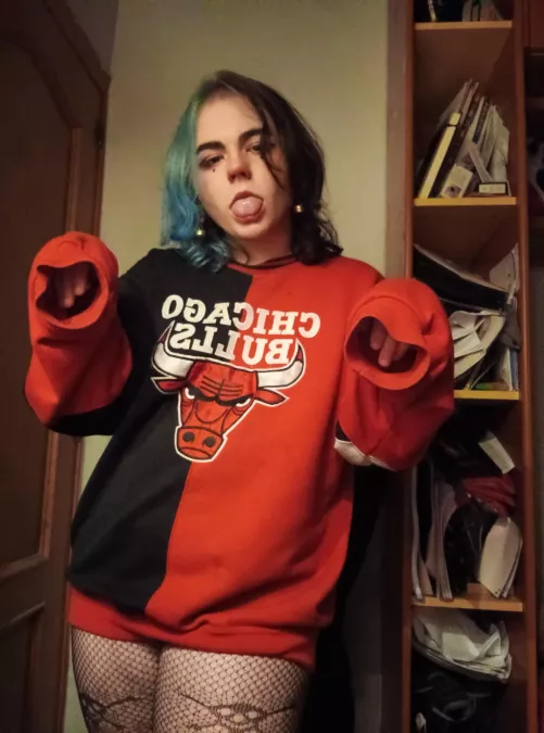 Really thinking about piercing my tongue >w< should I?