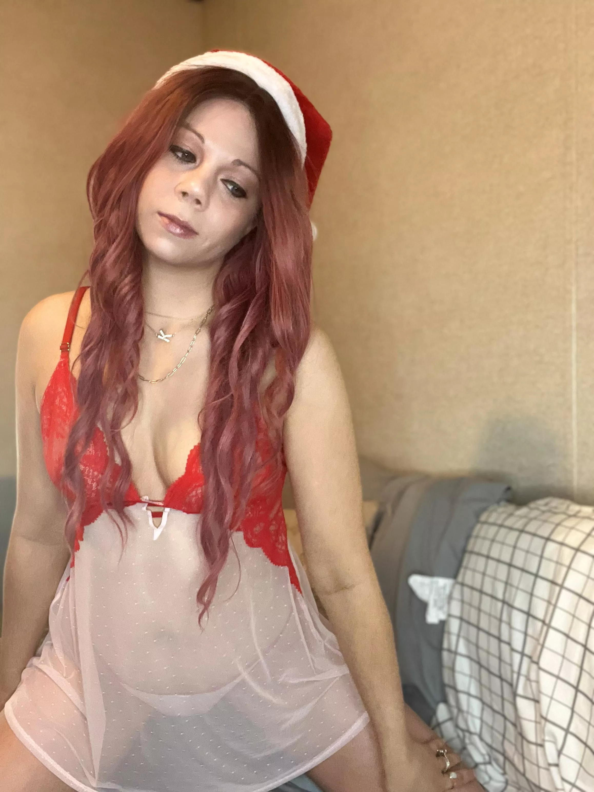 [Selling] HAPPY HOLIDAYS!!🎄🎄Just an innocent girl who's discovered a naughty side😏😉 I OFFER...CUSTOMS🎄LIVE SEXTING🖤PREMADES🎄GIRLFRIEND EXERIENCE🖤PANTIES& MORE! KIK: NovahKnight SNAPCHAT: novvahknight TEL: novahknight1005 🎄