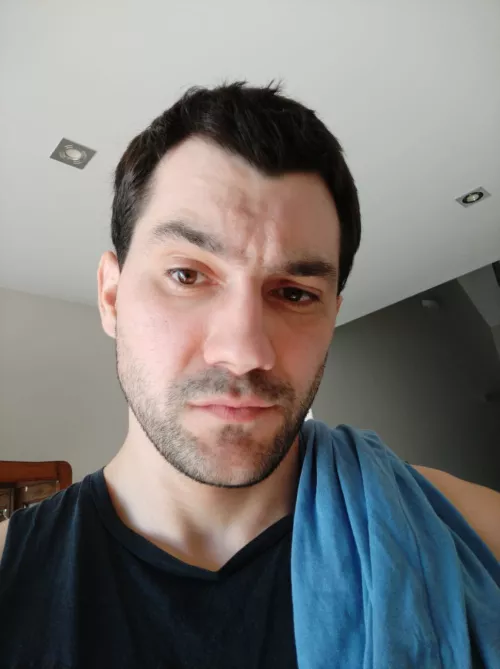 Should I go back to playing league? Probably not in my finals, but I'm so stressed... I need to relax somehow 😫