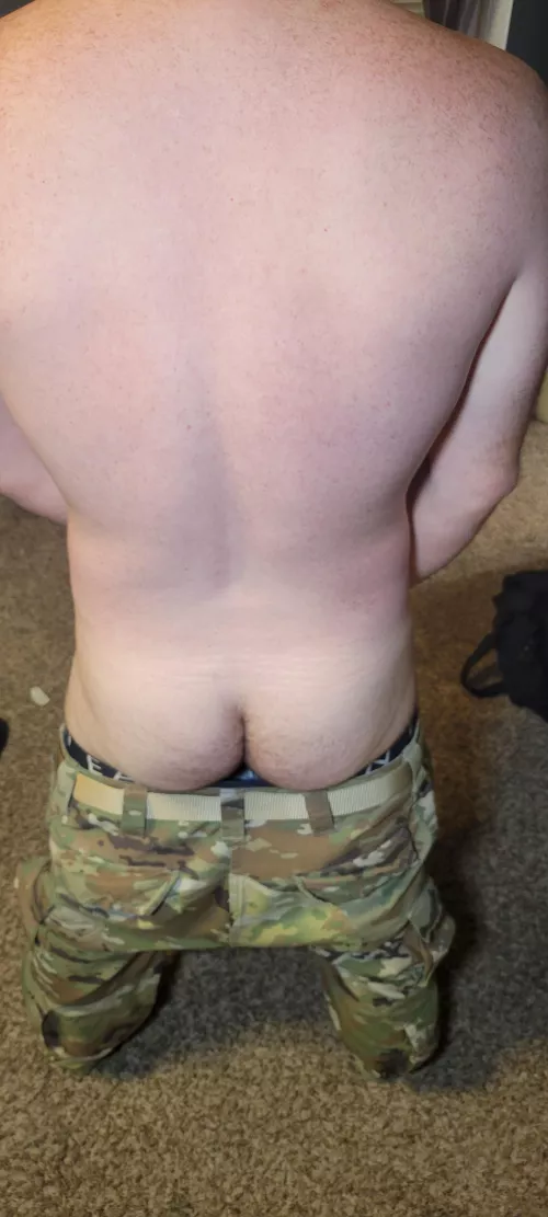 Slowly but surely, the gym is helping my lack of ass 😝😝😝