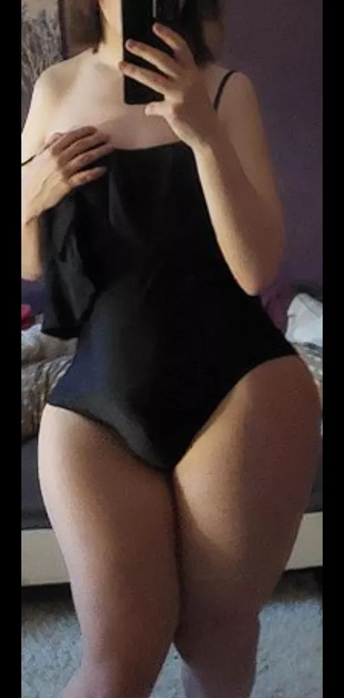 So rude to stare at Mommy's thicc body 💕💕❤️❤️