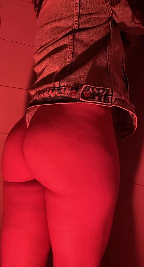 Stare at my moles and feel my skin💋 [F]