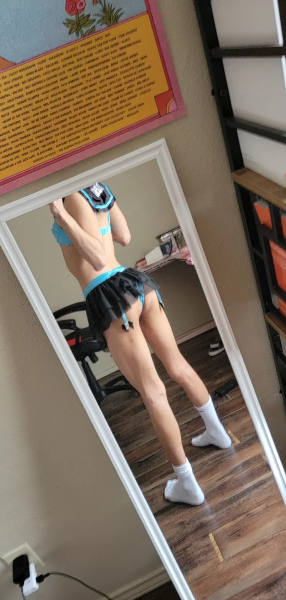 The perfect skirt length. Who agrees? 😇😇