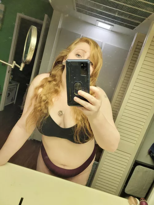 thicc redhead