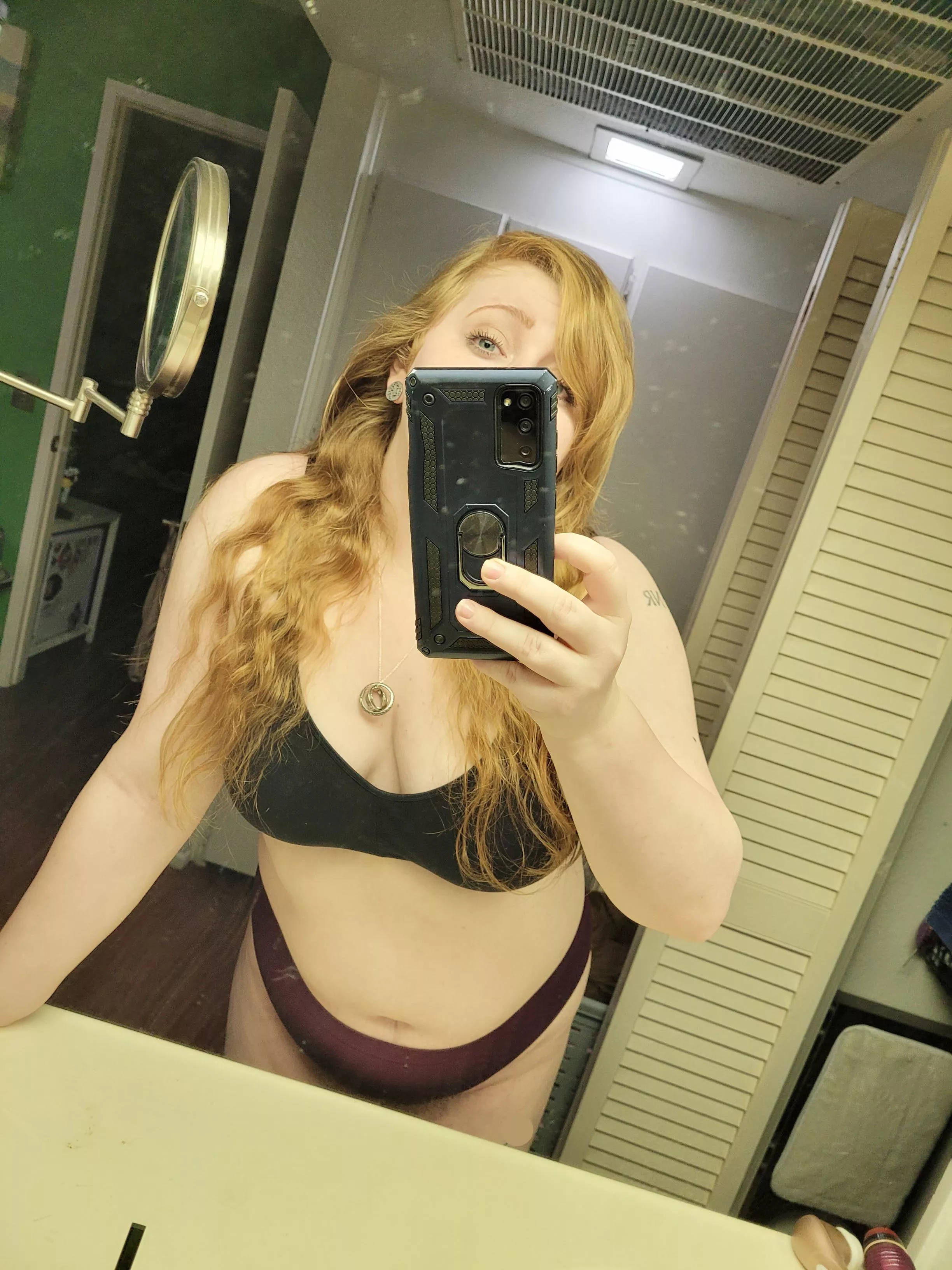 thicc redhead