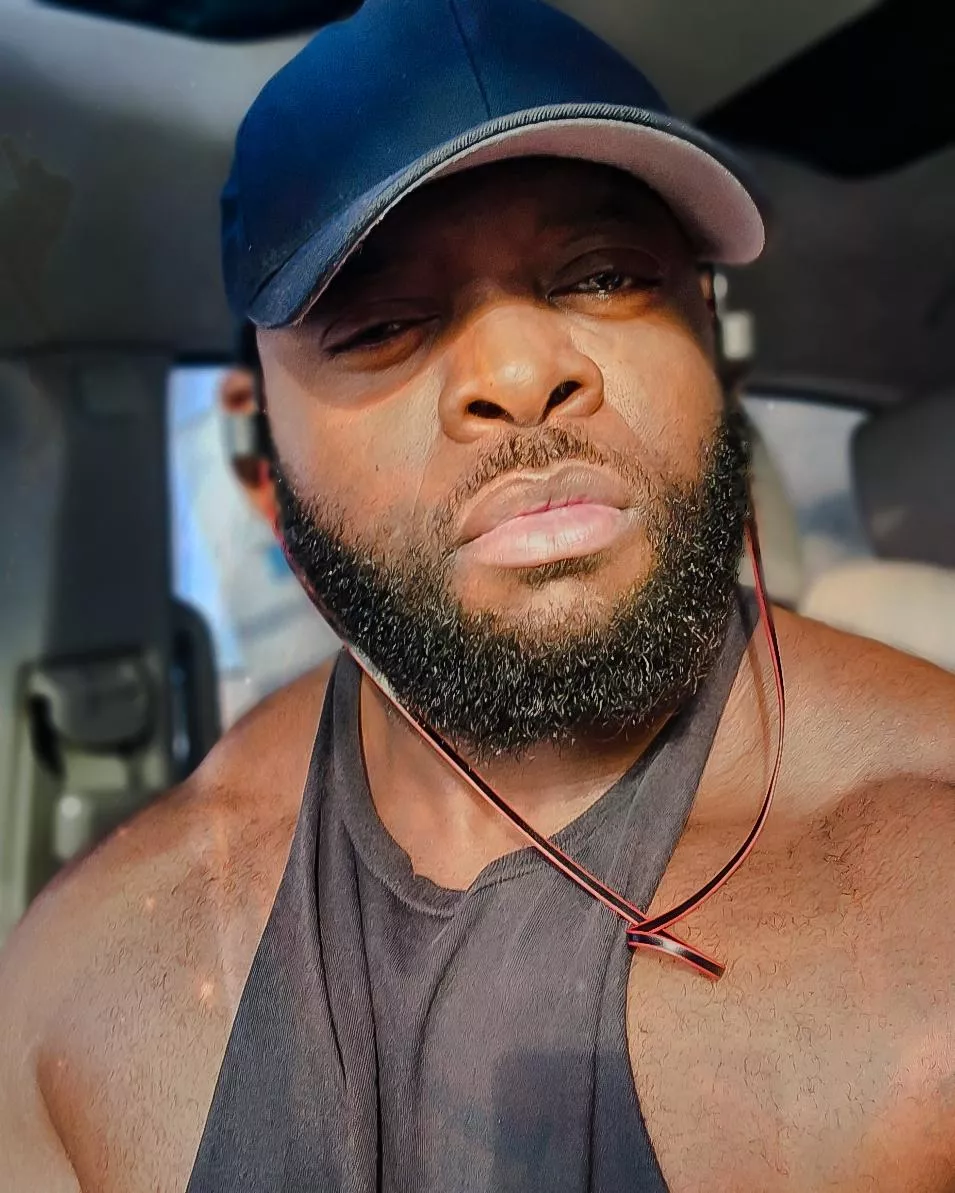 This is my attempt at pulling off a Seductive Eyes Photo... 🤣😂🤣 Did it pull it off? #HappySaturday I'm willing a great day by starting with some goof!