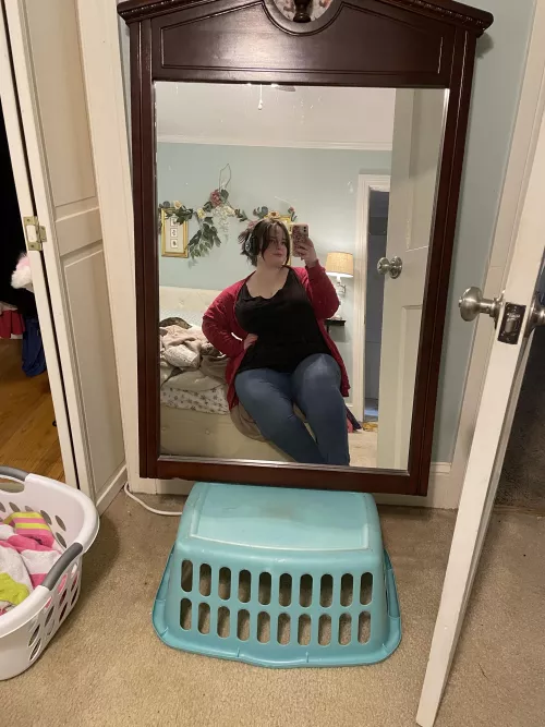 This isn’t very lewd but… it’s laundry/cleaning day and I feel cute 😝