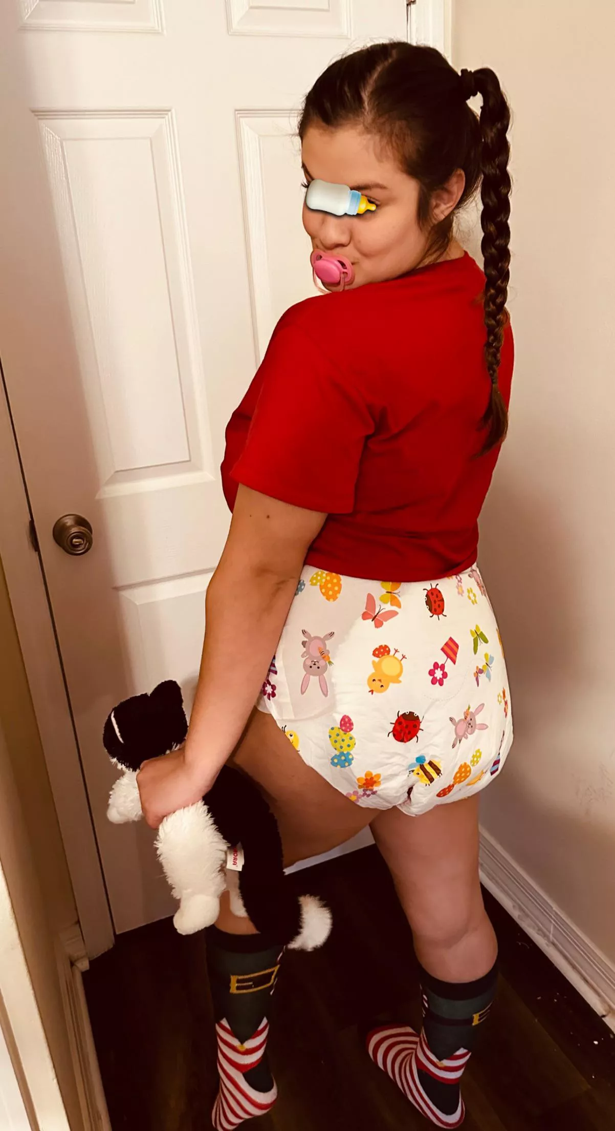 This little baby is soaked and bored Dm Me Daddy 😩🙈