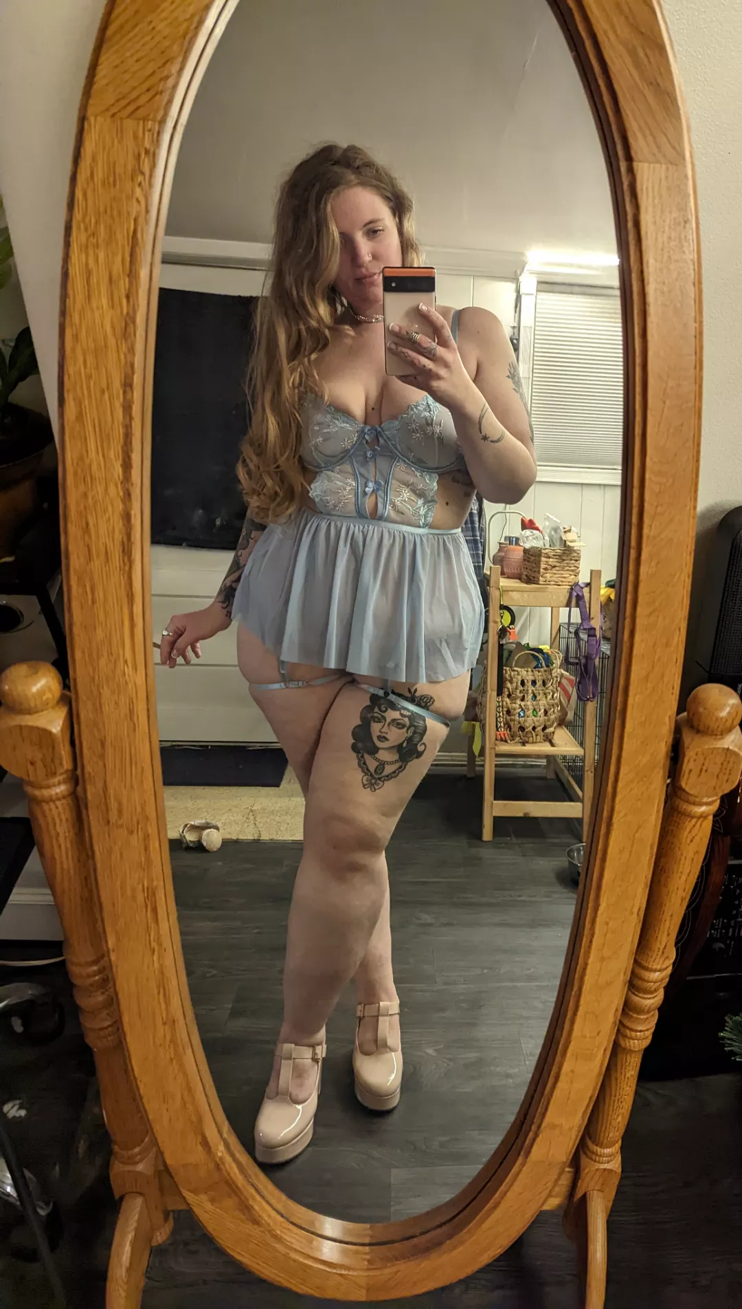 🔹🔷🔹 welcoming you home from work after a long day 🔹🔷🔹