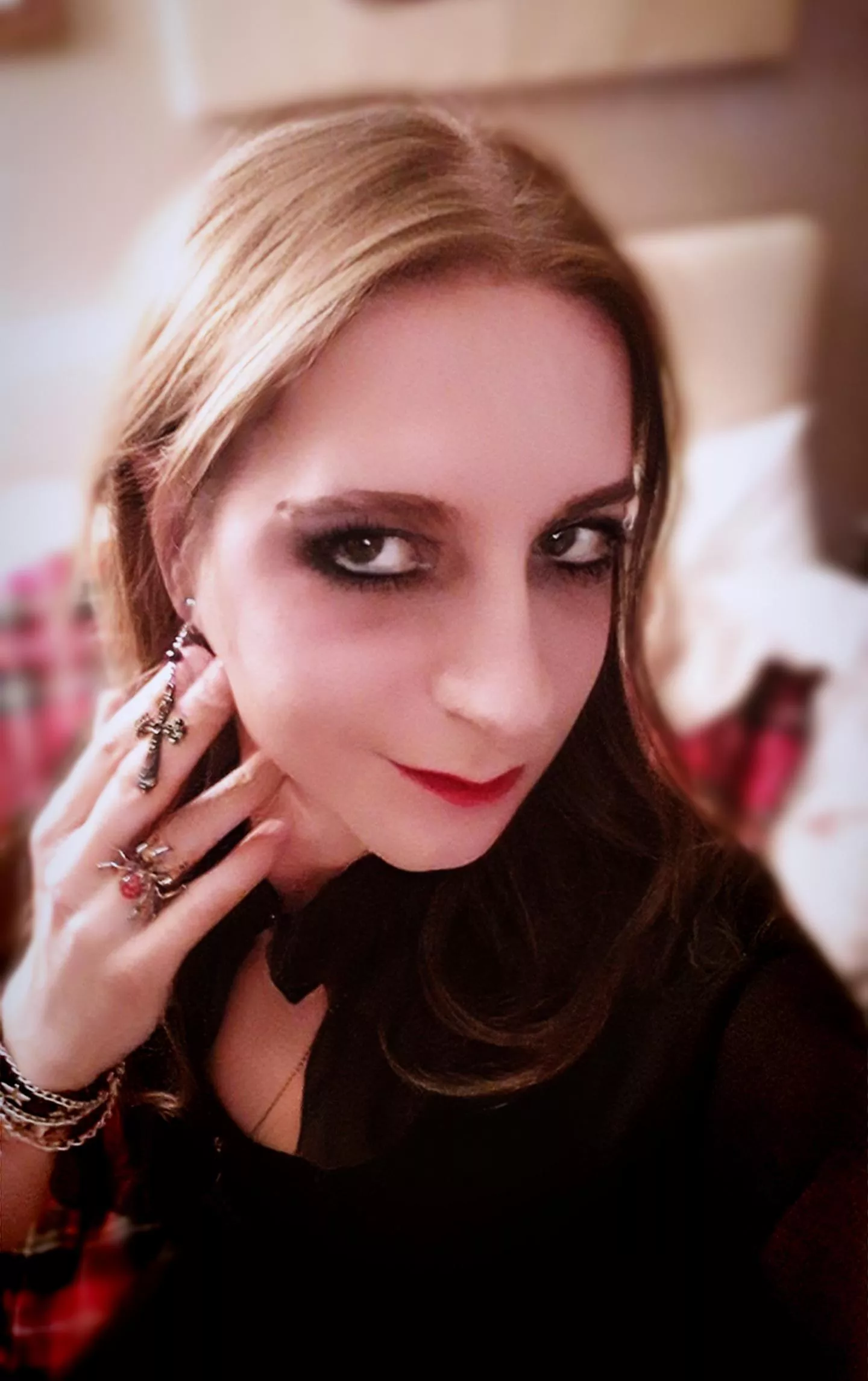 What do you think of my new earings, pretty cute, right?