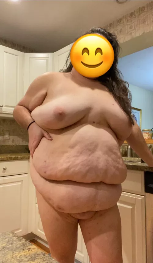 When the roommates away the clothes come off!