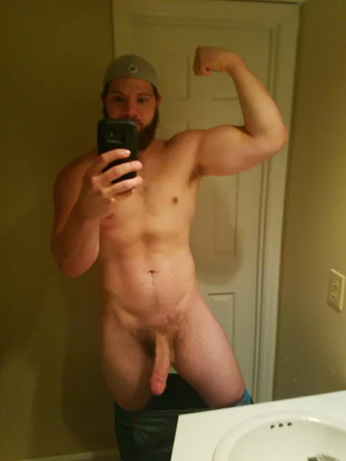 Who likes a thick body to go with their thick beard and cock?
