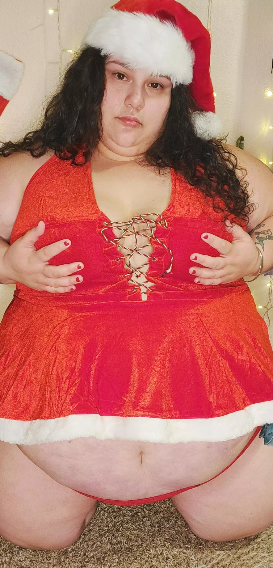 Whose lap am I sittin on for that Christmas bonus 🎅