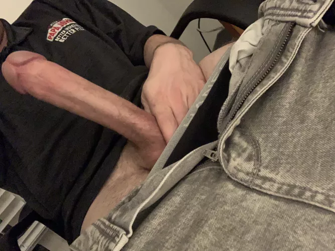 would you suck your pizza drivers dick ?