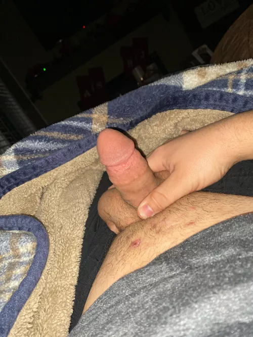 20 horny chub looking for other small cock guys to jerk live with!!