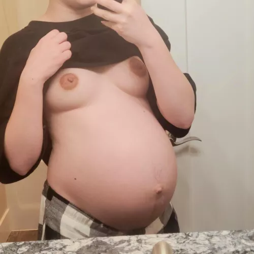 37 weeks, feeling cute😘