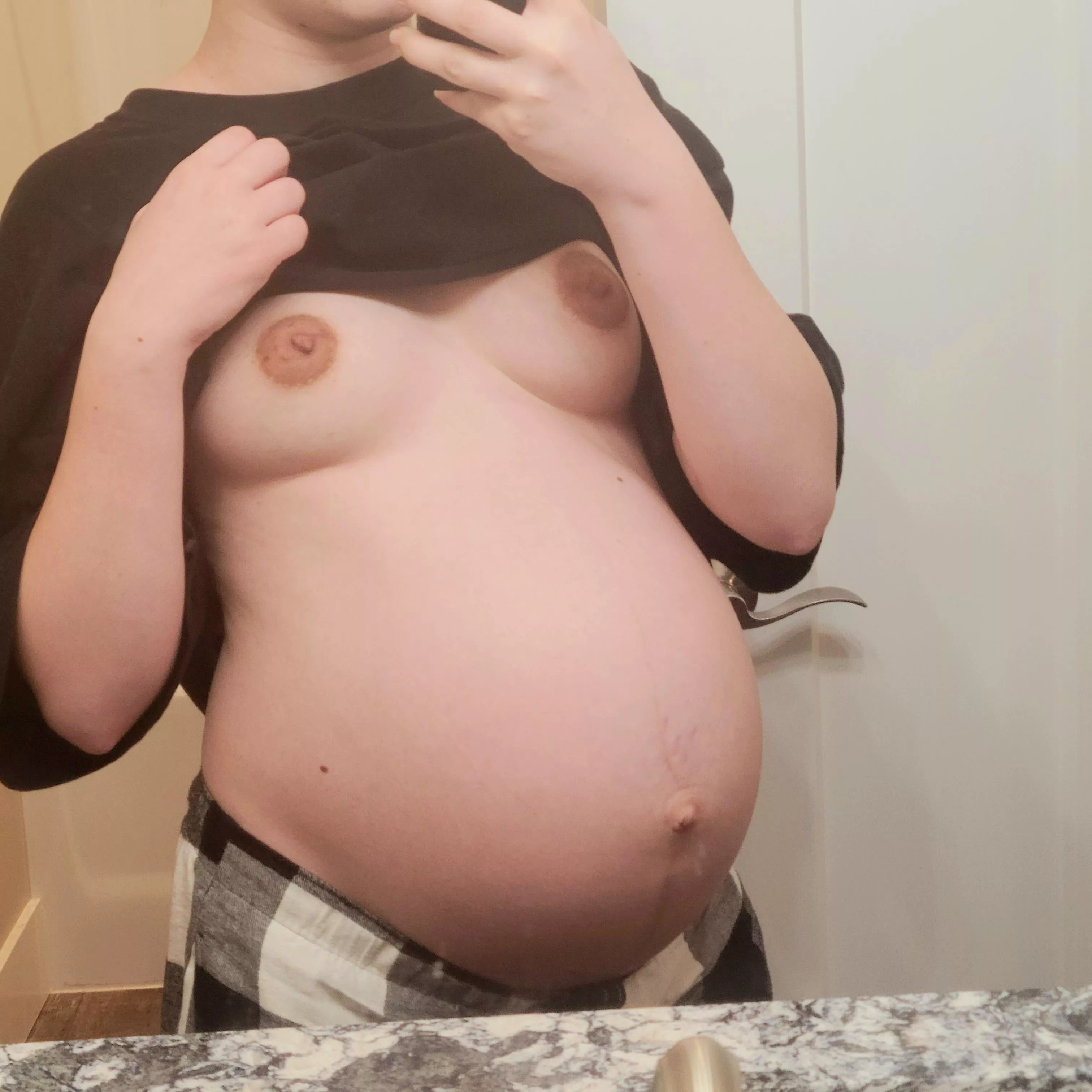 37 weeks, feeling cute😘