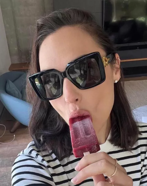 a blowjob from milf goddess Gal Gadot gotta feel so fkn good