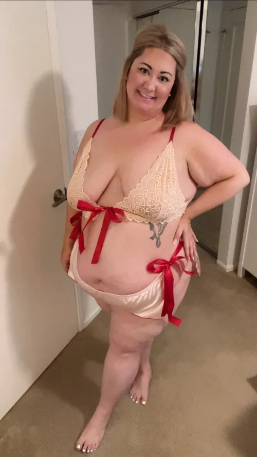 Am I what you’re hoping Santa will bring?😘