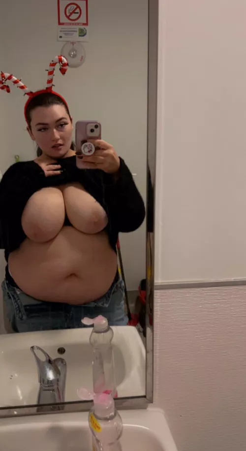 Any older guys into me?