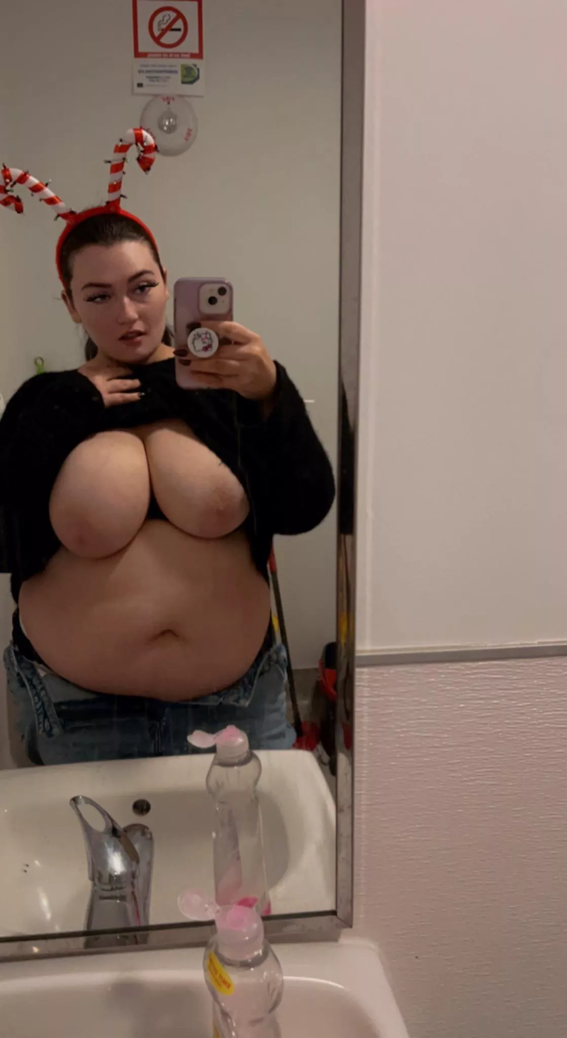 Any older guys into me?