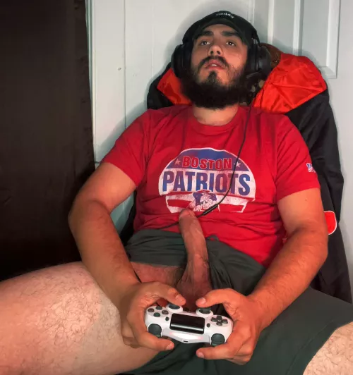 Anyone wanna play cod mobile with daddy ?