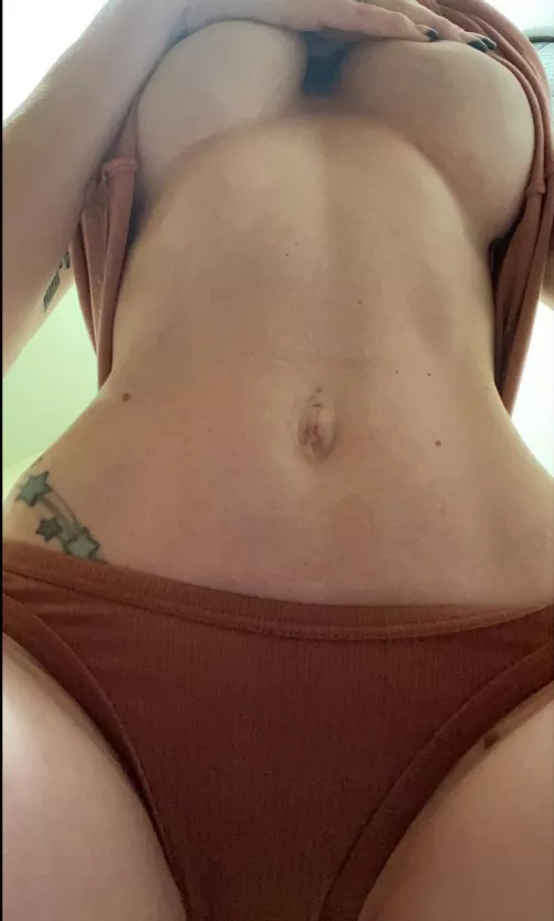 Canadian redhead underboob - Sunday Funday