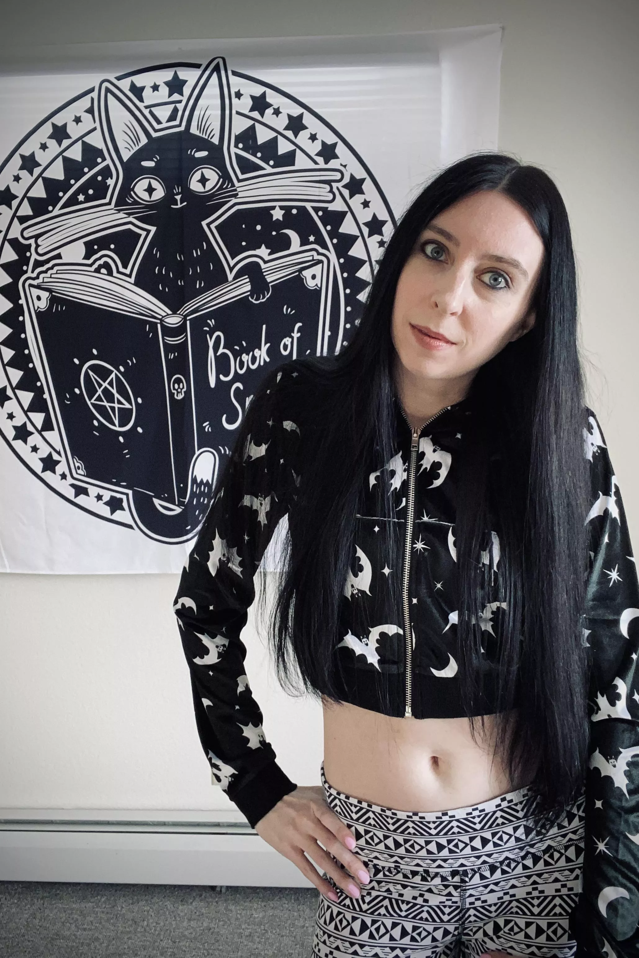 Curious to hear what you think of my belly button 🤔