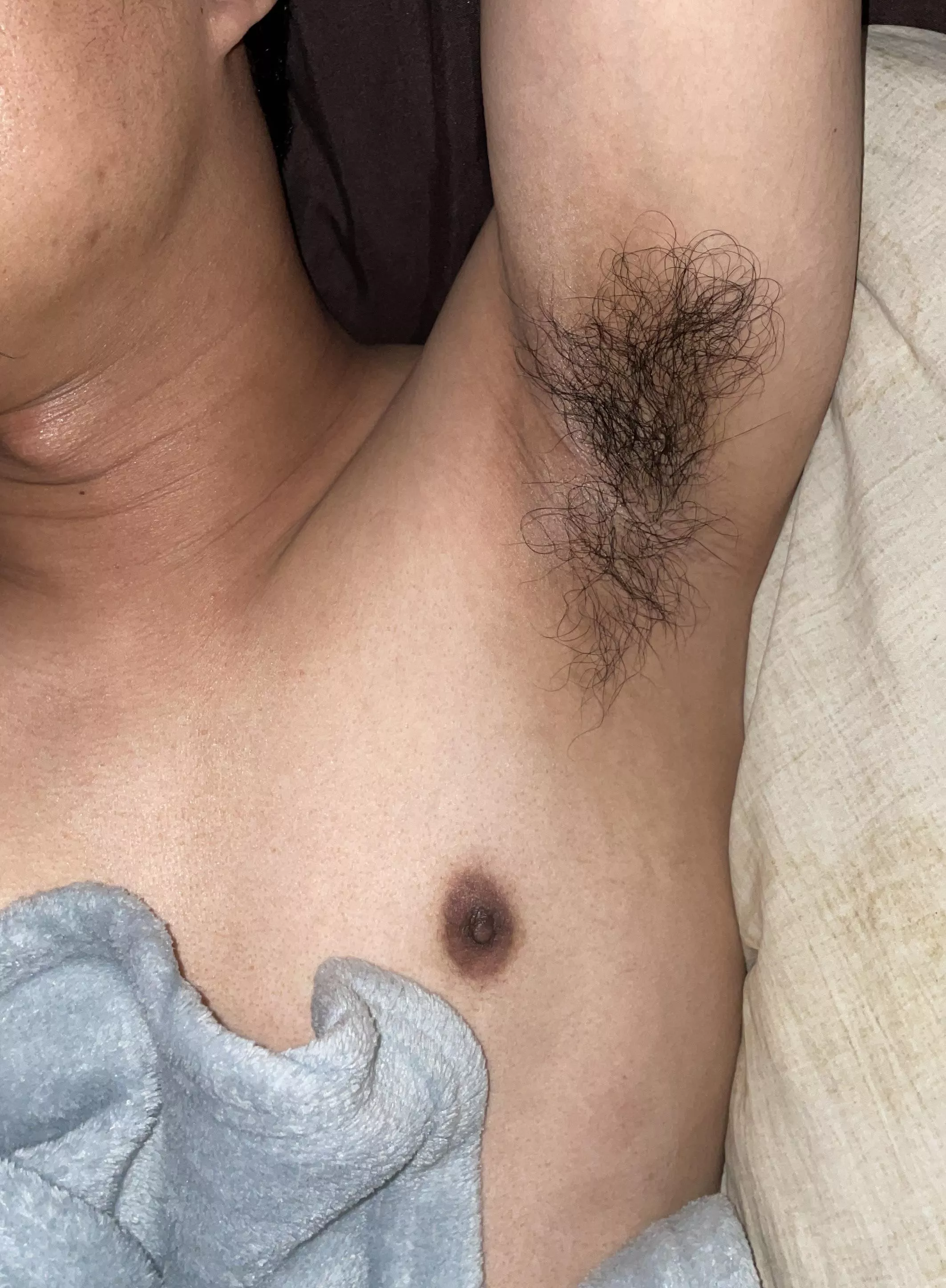 Do u want to wake up to my pits every morning?