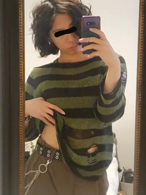 do you guys like my sweater ^^