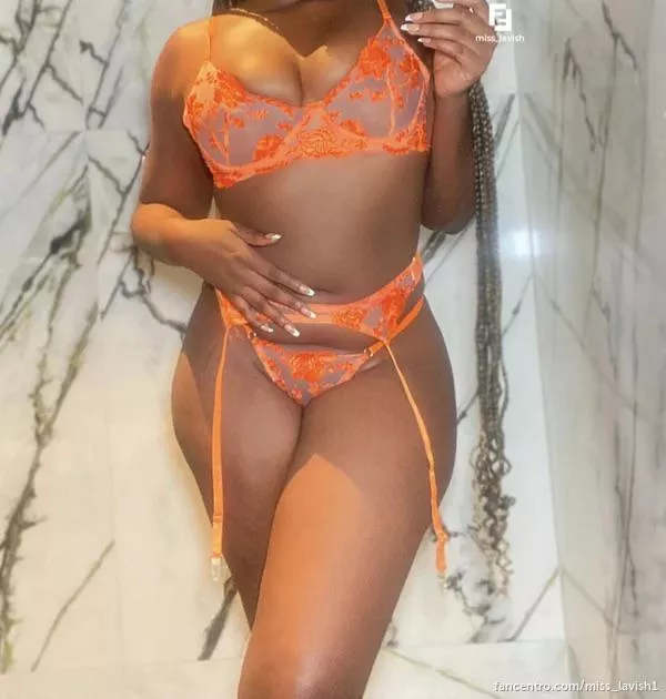 Do you like orange on me ? 🍊